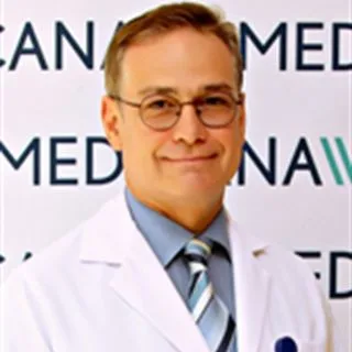 Prof. Dr. Selman Laçin — Kadın Hastalıkları Ve Doğum, Beylikdüzü, İstanbul. Portre fotoğrafı.
