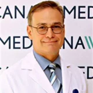 Prof. Dr. Selman Laçin — Kadın Hastalıkları Ve Doğum, Beylikdüzü, İstanbul. Portre fotoğrafı.