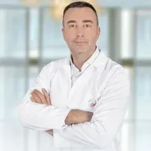 Doç. Dr. Emre Akkaya — Kardiyoloji, Gaziantep. Portre fotoğrafı.