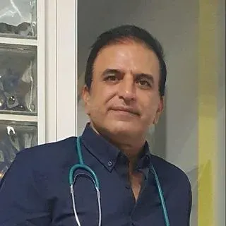 Op. Dr. Gürsel Ateş — Çocuk Cerrahisi, Antalya. Portre fotoğrafı.