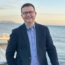 Doç. Dr. Orkun Koban — Beyin Ve Sinir Cerrahisi, İstanbul. Portre fotoğrafı.