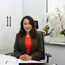 Uzm. Dr. Vasfiye Ayhan — Dermatoloji, Kocaeli. Portre fotoğrafı.