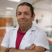 Dr. Bahadır Yalçınkaya — Acil Tıp, İzmir. Portre fotoğrafı.