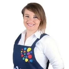 Dr. Dt. Zeynep Yalçınkaya Erdemci — Çocuk Diş Hekimliği (Pedodonti). Portre fotoğrafı.