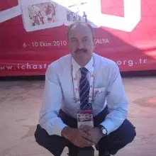 Uzm. Dr. Çetin Yücesoy — İç Hastalıkları, İstanbul. Portre fotoğrafı.