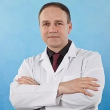 Uzm. Dr. Rüstem Bedel — İstanbul. Portre fotoğrafı.