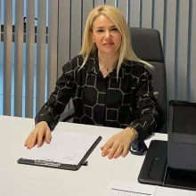 Doç. Dr. Emel Sarı Gökten — Çocuk ve Ergen Psikiyatrisi, İstanbul. Portre fotoğrafı.