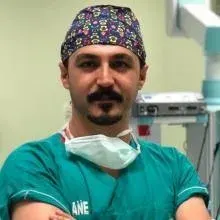 Op. Dr. Baver M. Şimşek — Kulak Burun Boğaz, İstanbul. Portre fotoğrafı.