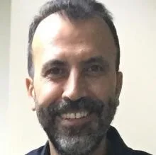 Prof. Dr. Feyzullah Ersöz — Genel Cerrahi, İstanbul. Portre fotoğrafı.