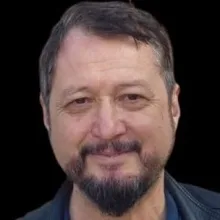 Doç. Dr. Semih Kunak — Pratisyen. Portre fotoğrafı.