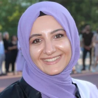 Psk. Dan. Emine Şeyma Yıldız — Psikolojik Danışma ve Rehberlik, Konya. Portre fotoğrafı.