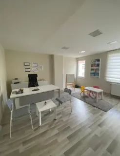 Uzm. Dkt. Burcu Akçay profilinde yer alan galeri fotoğrafı.