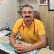 Uzm. Dr. Alper Gök — Çocuk Sağlığı Ve Hastalıkları, Çukurova, Adana. Portre fotoğrafı.