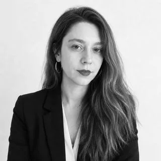 Psk. Begüm Merve Çidem Kocabaşlar. Portre fotoğrafı.