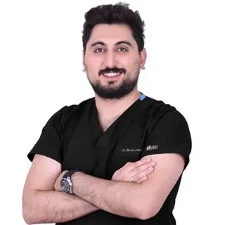 Dt. Musab Demir — Diş Hekimi, Elazığ. Portre fotoğrafı.