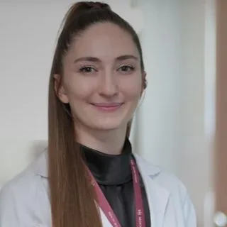 Op. Dr. Feride Öçba Sezgin — Kadın Hastalıkları Ve Doğum, Atakum, Samsun. Portre fotoğrafı.