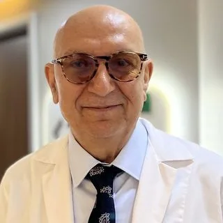Uzm. Dr. Hamit Taşdemir — İç Hastalıkları, Bahçelievler, İstanbul. Portre fotoğrafı.