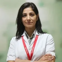Dr. Öğr. Üyesi Ayşe Dallı — Göğüs Hastalıkları, Kayapınar, Diyarbakır. Portre fotoğrafı.