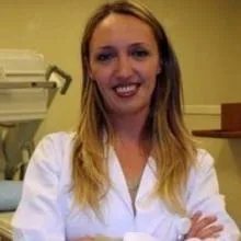 Uzm. Dr. Ebru Yücetürk — İzmir. Portre fotoğrafı.