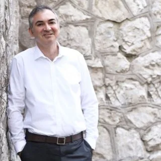 Prof. Dr. Cem Yücel — Radyoloji, Ankara. Portre fotoğrafı.