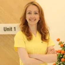 Uzm. Dr. Hatice Alpay Özgür — Periodontoloji, İstanbul. Portre fotoğrafı.