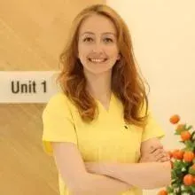 Uzm. Dr. Hatice Alpay Özgür — Periodontoloji, İstanbul. Portre fotoğrafı.