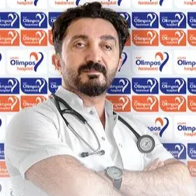 Uzm. Dr. Mehmet Öfgeli — Kardiyoloji, Konyaaltı, Antalya. Portre fotoğrafı.
