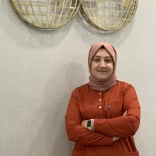 Dt. Zeynep Alibakan — Diş Hekimi, İstanbul. Portre fotoğrafı.