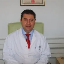 Dt. Atakan Yontuç — Diş Hekimi, İstanbul. Portre fotoğrafı.