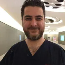 Dr. Mehmet Reşat Arpacı — Sertifikalı Medikal Estetik, Ataşehir, İstanbul. Portre fotoğrafı.