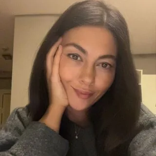 Kl. Psk. İrem Yılmazer — Psikoloji, İstanbul. Portre fotoğrafı.