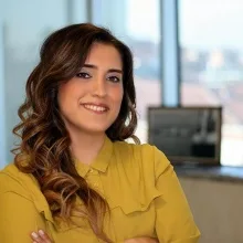 Uzm. Dyt. Emel Unutmaz Duman — Diyetisyen, İstanbul. Portre fotoğrafı.