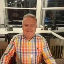 Doç. Dr. Oktay Aslaner — Göğüs Cerrahisi, Batman. Portre fotoğrafı.