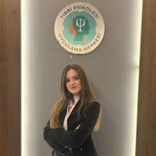 Psk. Şara Keyvanoğlu — Psikoloji, Ankara. Portre fotoğrafı.