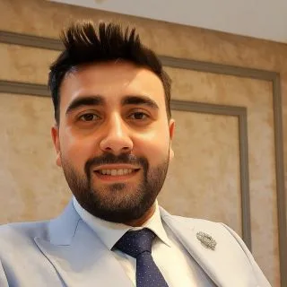 Psk. Sezer Kutlu — Psikoloji. Portre fotoğrafı.