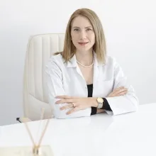 Uzm. Dr. Funda Öztürk — Çocuk ve Ergen Psikiyatrisi, Konya. Portre fotoğrafı.