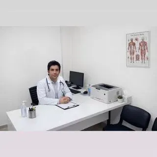 Uzm. Dr. İbrahim Halil Suyusal — Radyasyon onkolojisi, Batman. Portre fotoğrafı.