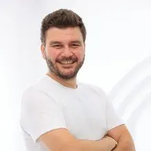 Dr. Dt. Nuri Ünal. Portre fotoğrafı.