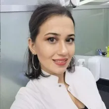 Dt. Ayşegül Yöntem — Diş Hekimi, Muğla. Portre fotoğrafı.