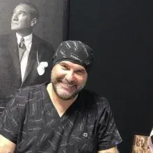 Dt. Cengiz Bahçevan — Diş Hekimi, İstanbul. Portre fotoğrafı.