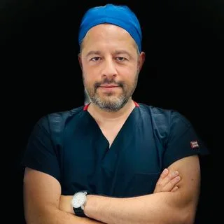 Prof. Dr. Emin Üstünyurt — Kadın Hastalıkları Ve Doğum, Bursa. Portre fotoğrafı.
