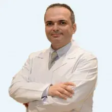 Uzm. Dr. Aytaç Karadağ — İç Hastalıkları, İstanbul. Portre fotoğrafı.