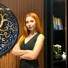 Dkt. Gizem Bal — Dil ve Konuşma Terapisi, İstanbul. Portre fotoğrafı.