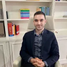 Uzm. Dr. Semir Sakarya — Psikiyatri, Tekirdağ. Portre fotoğrafı.