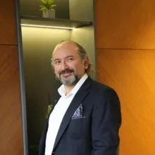 Op. Dr. Bülent Seferoğlu — Kulak Burun Boğaz, İstanbul. Portre fotoğrafı.