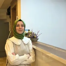 Uzm. Dkt. Büşra Tülkay — Dil ve Konuşma Terapisi, İstanbul. Portre fotoğrafı.