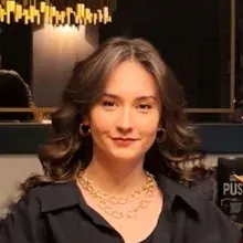 Psk. İrem Atakan — Psikoloji, Tekirdağ. Portre fotoğrafı.
