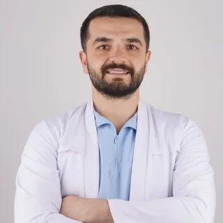 Uzm. Dt. Osman Sağır — Ağız Diş Ve Çene Cerrahisi, Hatay. Portre fotoğrafı.