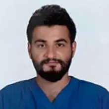 Uzm. Dt. Berat Metin Adak — Diş Hekimi, İstanbul. Portre fotoğrafı.