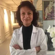 Dyt. Oya Abalar Akça — Diyetisyen. Portre fotoğrafı.